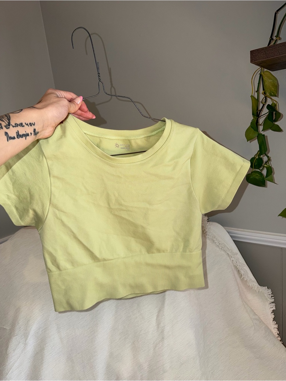 Light green women’s Offline Aerie Athletic crop